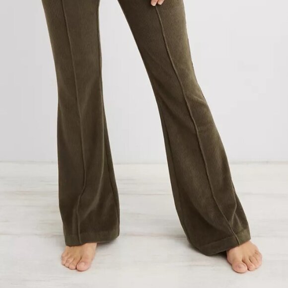 NEW Aerie Women's Groove-On Rib Velour High Waisted Flare Pant Olive - Picture 4 of 12